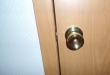 Как поменять дверную ручку межкомнатной двери?